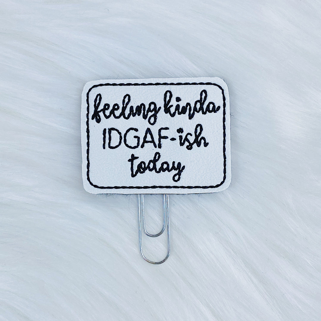 Sensación de fieltro blanco estilo IDGAF