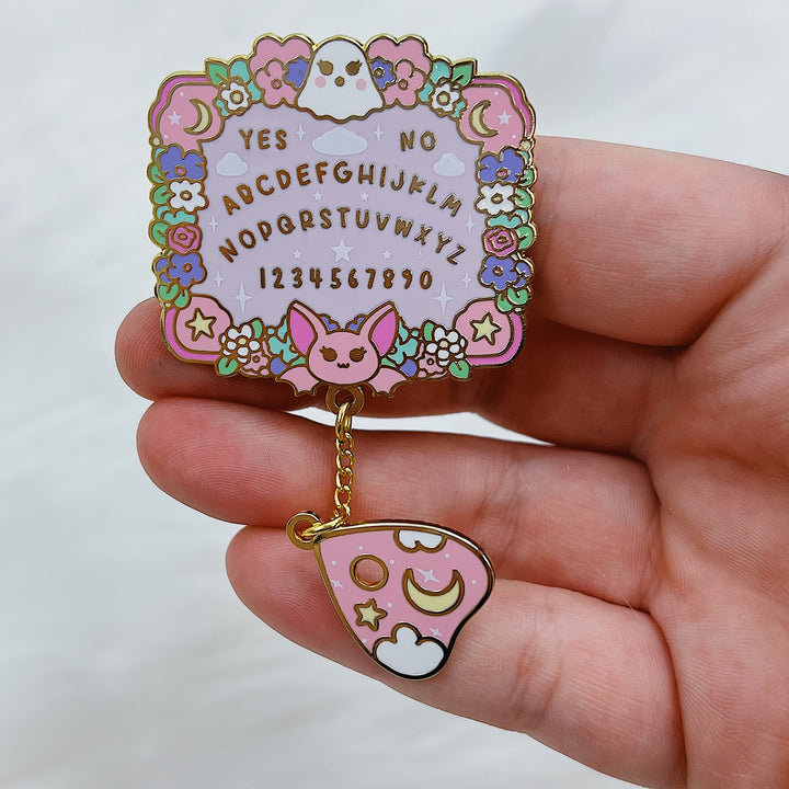 Tablero de espíritu Kawaii + Pin de esmalte con dije de Planchette ? Chapado en oro