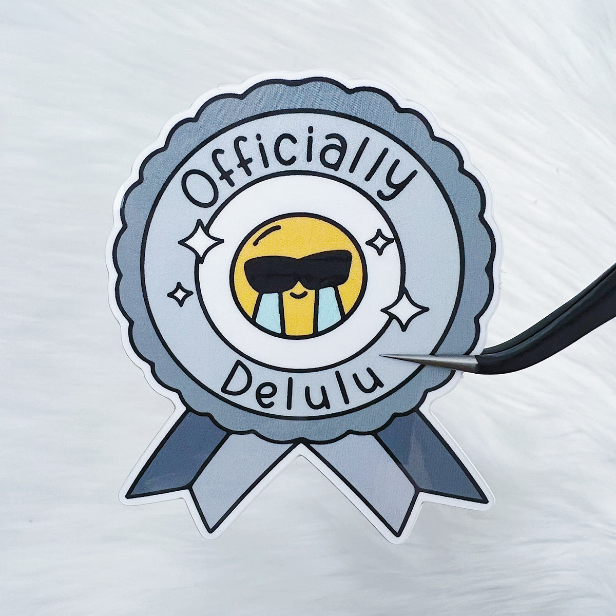 Pegatina de vinilo oficial de Delulu troquelada