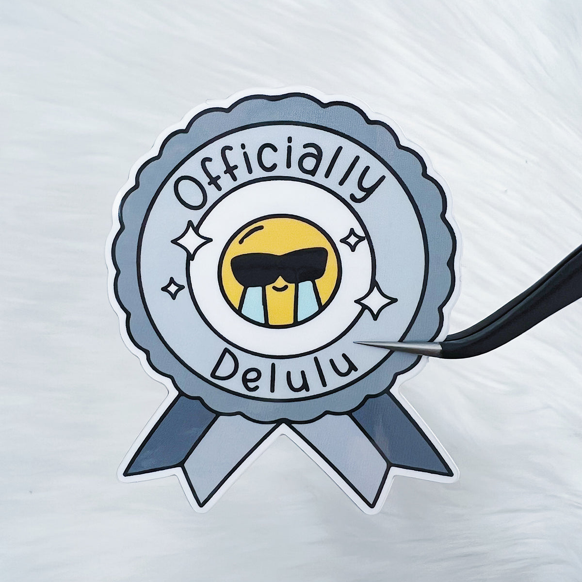 Pegatina de vinilo oficial de Delulu troquelada