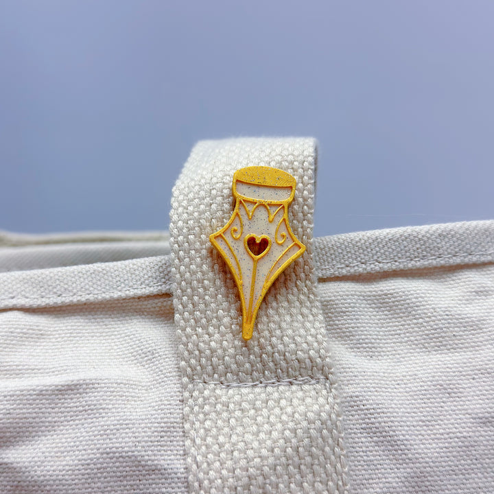 Golden Fountain Pen Nib Flair Pin Accessory