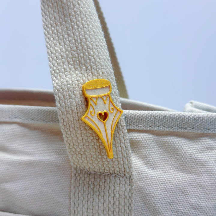 Golden Fountain Pen Nib Flair Pin Accessory