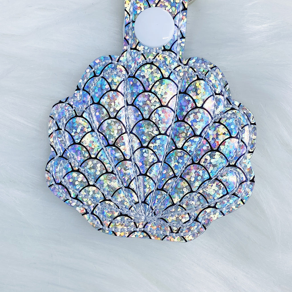 Charm con lengüeta a presión Holo Mermaid Seashell Feltie