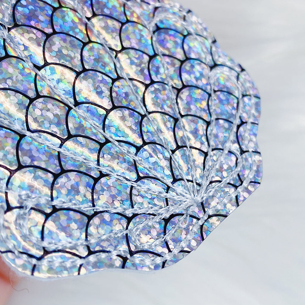 Charm con lengüeta a presión Holo Mermaid Seashell Feltie