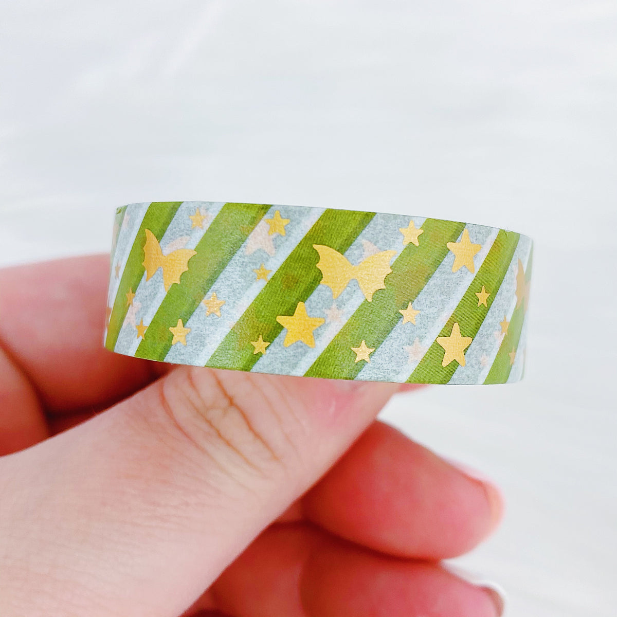 Paquete Washi con rayas verdes y lazo de murciélago holográfico dorado